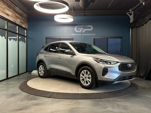 Used 2023 Ford Escape Active image 1