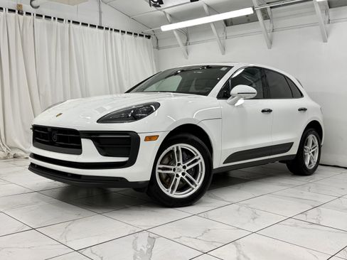 Certified 2023 Porsche Macan image 1