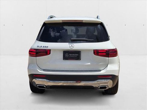 New 2026 Mercedes-Benz GLB 250 image 7