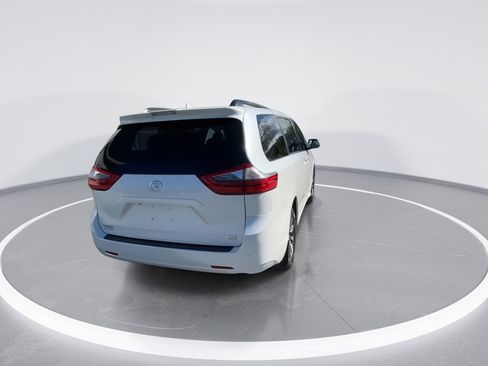 Used 2020 Toyota Sienna XLE w/ XLE Navigation Package AWD/4WD image 18