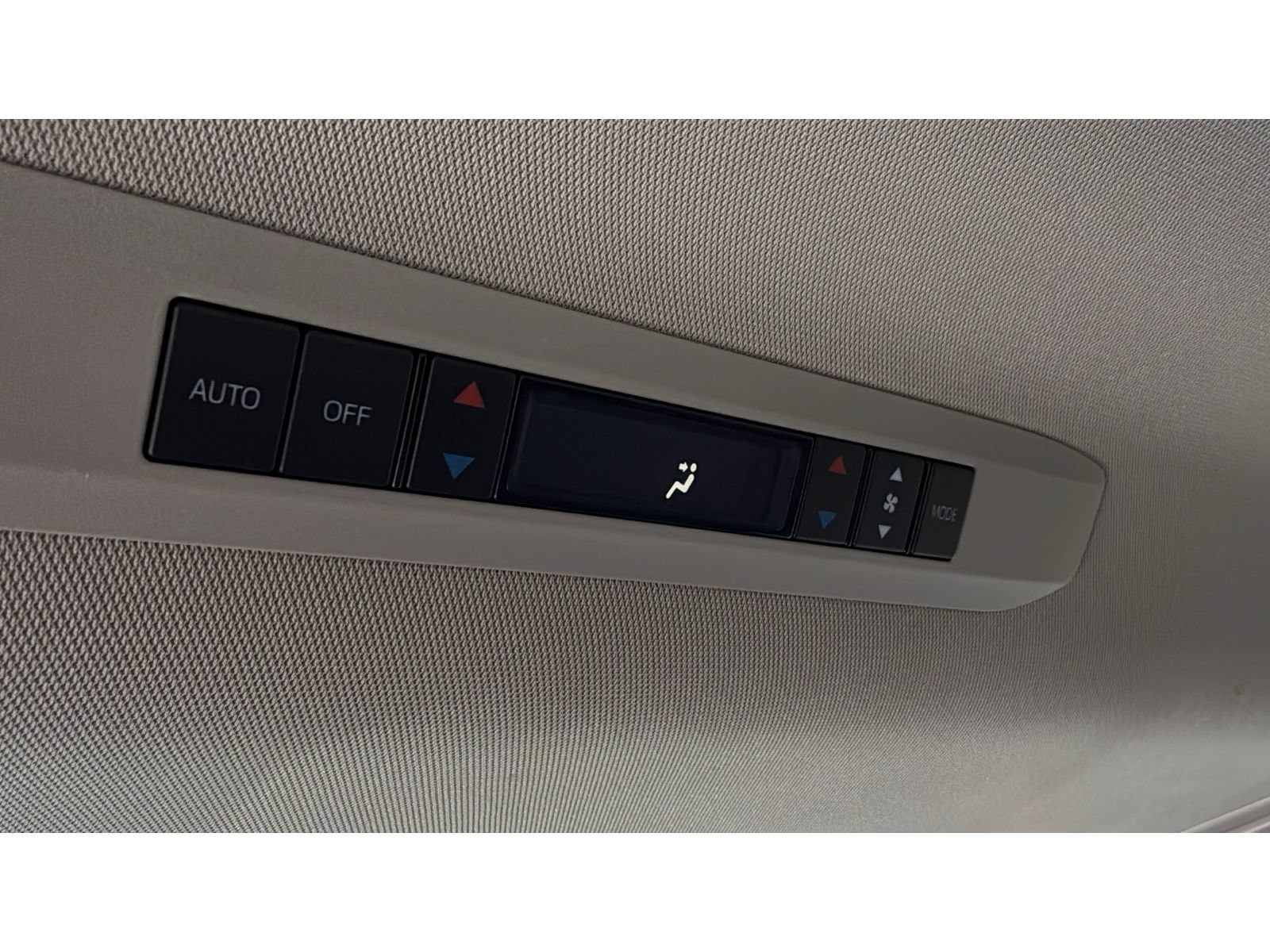 Certified 2025 Toyota Sienna XLE FWD image 41