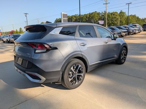 Used 2024 Kia Sportage EX FWD image 3