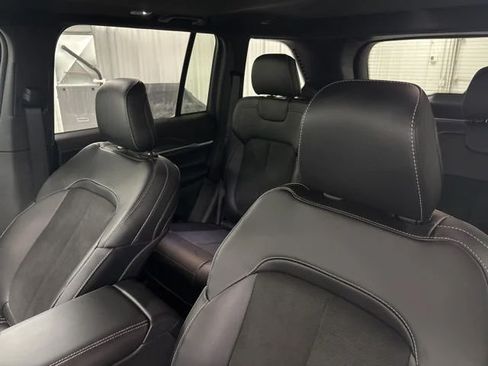 Used 2026 Jeep Grand Cherokee Altitude AWD/4WD image 7