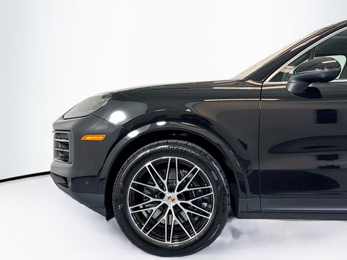 Used 2025 Porsche Cayenne image 28