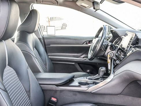 Used 2022 Toyota Camry SE image 16