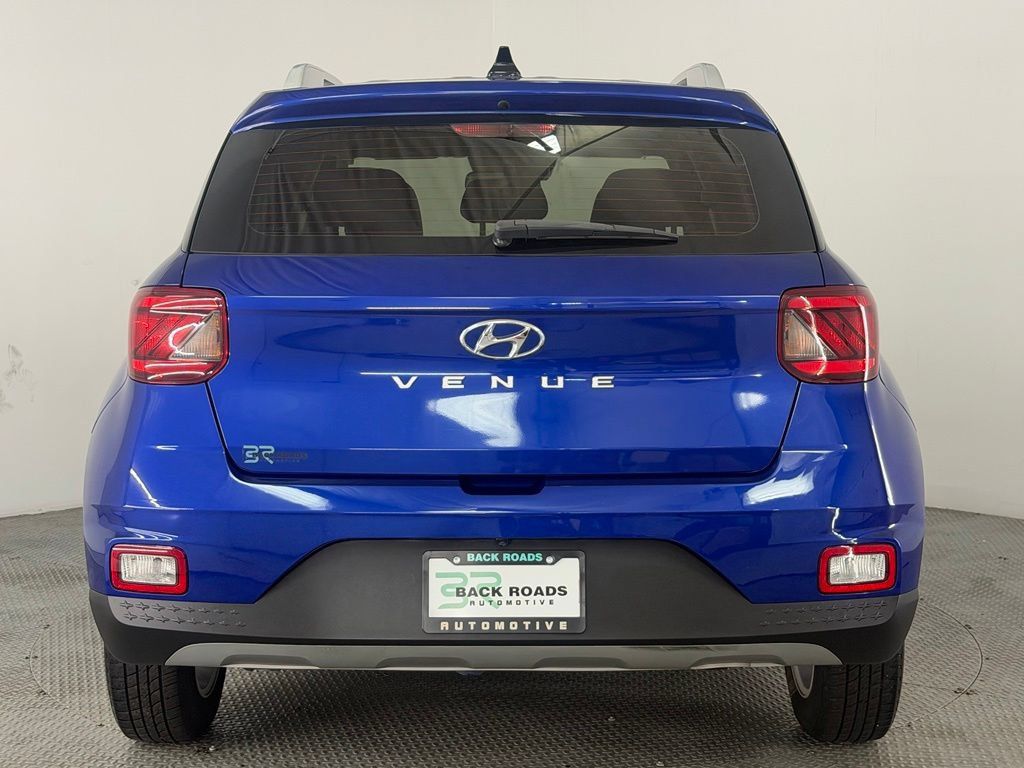 Used 2020 Hyundai Venue SEL FWD image 8