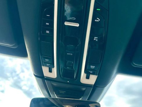 Used 2019 Porsche Cayenne AWD/4WD image 23