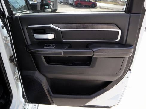 Used 2024 RAM 2500 Big Horn image 16