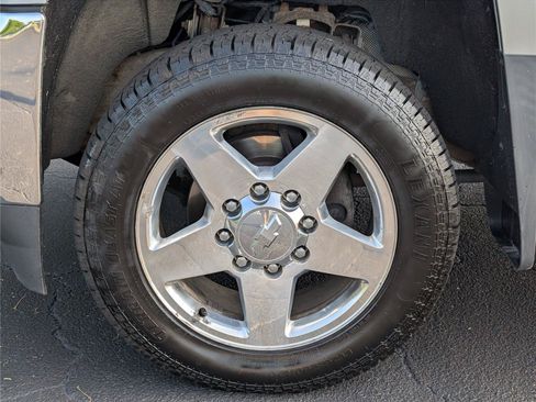 Used 2015 Chevrolet Silverado 2500 LT AWD/4WD image 9