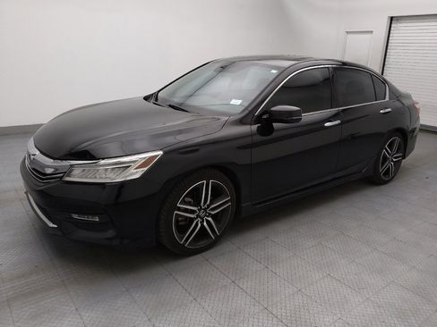 Used 2016 Honda Accord Touring image 2