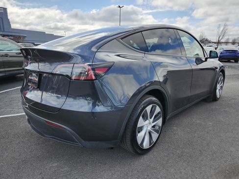Used 2024 Tesla Model Y Long Range image 15