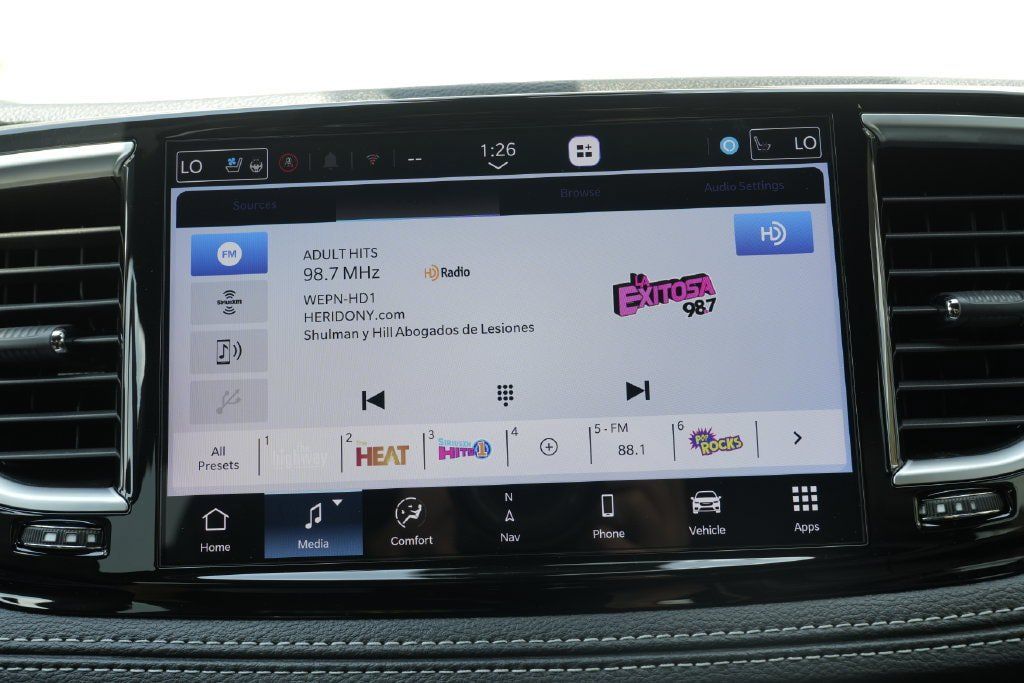 Used 2025 Chrysler Pacifica Limited FWD image 59