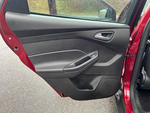 Used 2016 Ford Focus SE w/ Reverse Sensing Package image 18