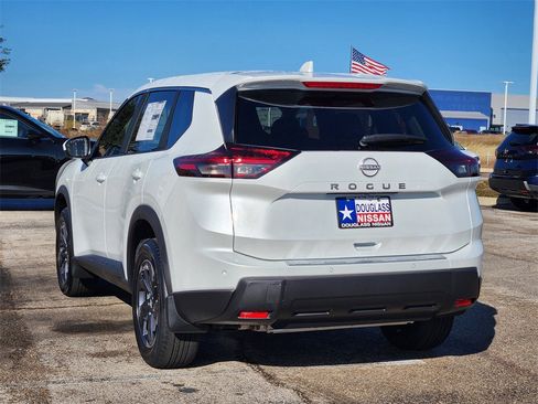 New 2026 Nissan Rogue SV image 4