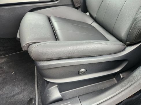Certified 2025 Mercedes-Benz GLB 250 4MATIC image 15