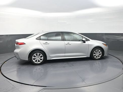 Used 2024 Toyota Corolla LE FWD image 9