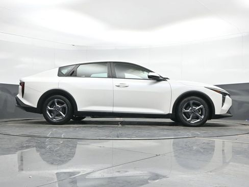 Used 2025 Kia K4 LXS image 37