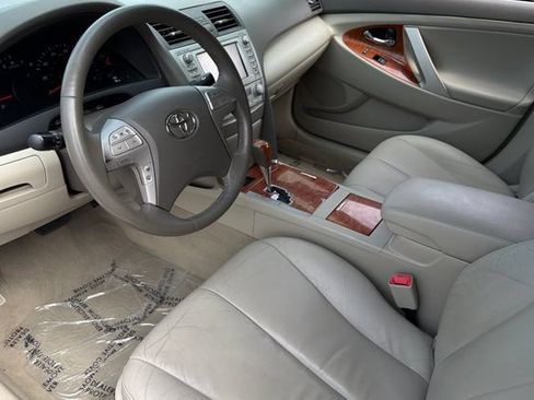Used 2011 Toyota Camry XLE w/ SE/XLE Extra-Value Pkg FWD image 10
