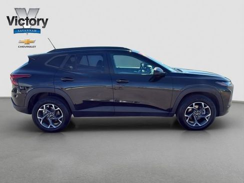 Used 2024 Chevrolet Trax LT w/ Driver Confidence Package FWD image 8