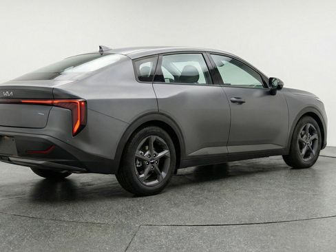 Used 2025 Kia K4 LXS image 9