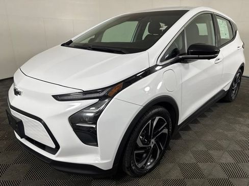 Used 2023 Chevrolet Bolt LT w/ Infotainment Package FWD image 8
