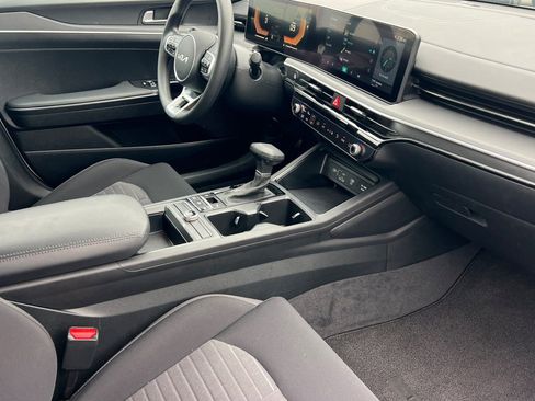 Used 2025 Kia K5 LXS image 16