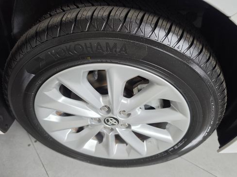 Used 2021 Toyota Corolla LE w/ LE Convenience Package FWD image 12