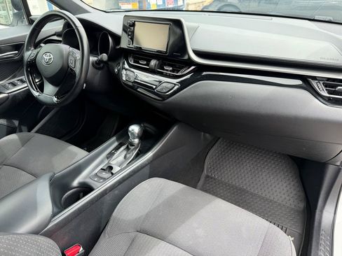 Used 2018 Toyota C-HR XLE FWD image 19