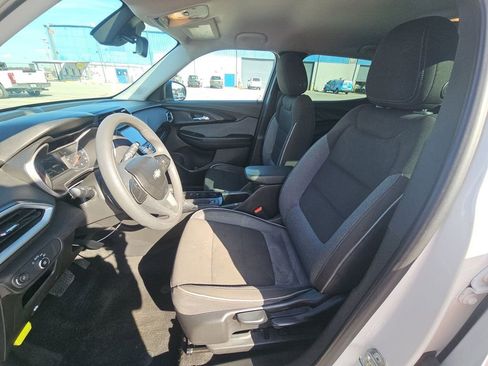 Used 2021 Chevrolet TrailBlazer LS image 3