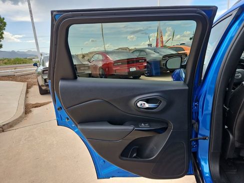 Used 2023 Jeep Cherokee Altitude Lux AWD/4WD image 12