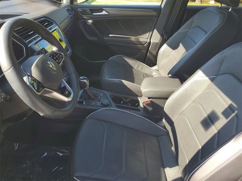 Used 2022 Volkswagen Tiguan SEL R-Line image 22