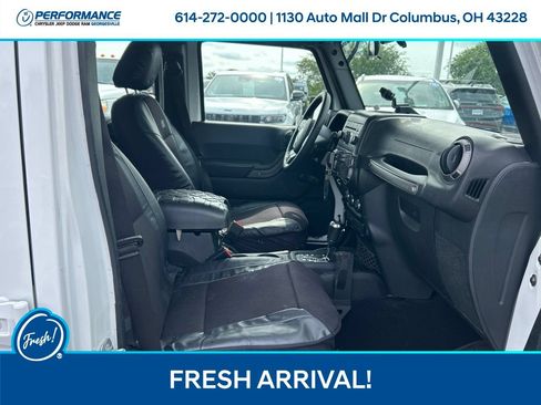 Used 2016 Jeep Wrangler Unlimited Sport w/ Connectivity Group AWD/4WD image 15