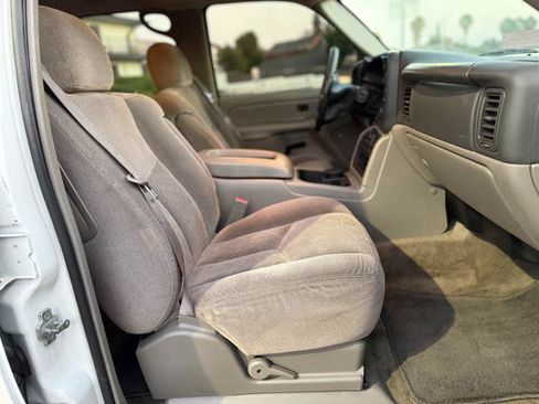 Used 2006 Chevrolet Suburban LS w/ Smart Select Package RWD image 22