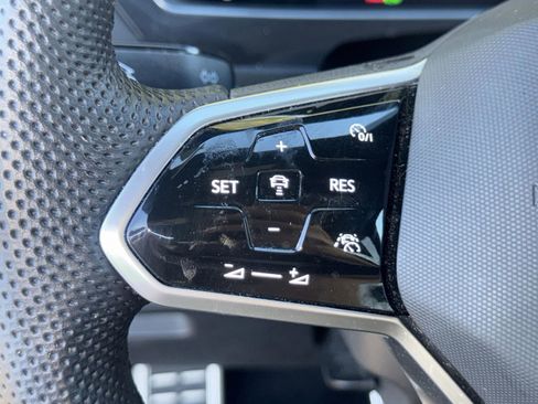 Used 2022 Volkswagen Tiguan SE R-Line image 25