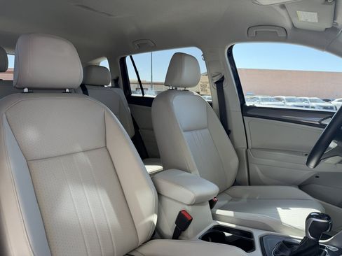 Used 2022 Volkswagen Tiguan SE FWD image 41