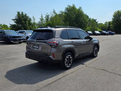 Used 2025 Subaru Forester Premium AWD/4WD image 8