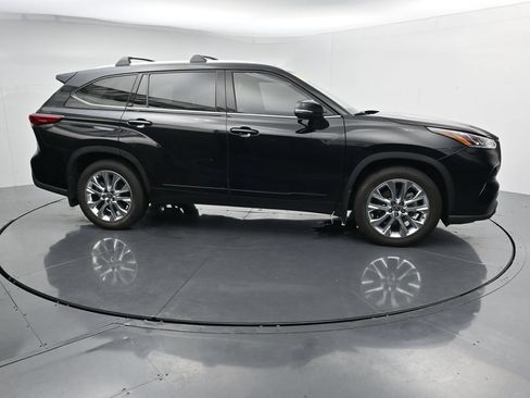 Used 2022 Toyota Highlander Limited AWD/4WD image 9