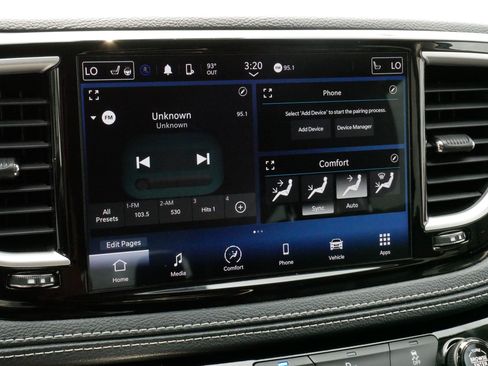 Used 2023 Chrysler Pacifica Touring-L FWD image 22