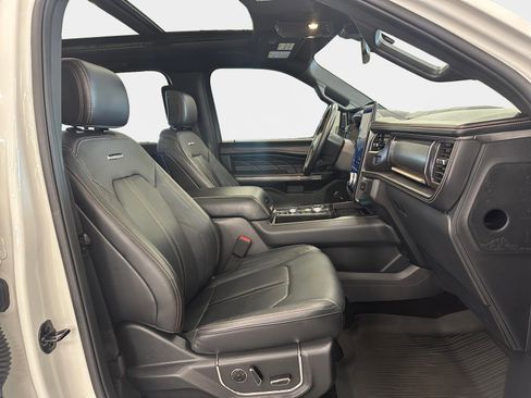 Used 2022 Ford Expedition Platinum image 13