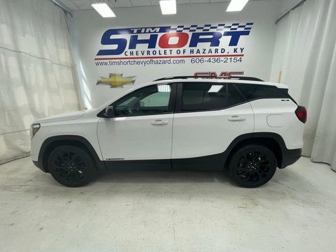 Used 2024 GMC Terrain SLE w/ Elevation Edition AWD/4WD image 8