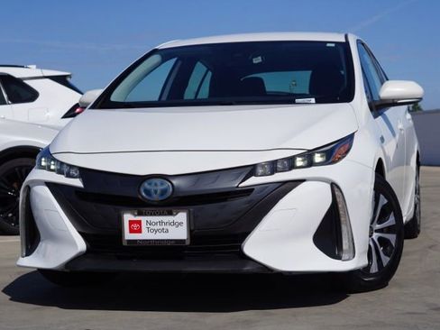 Used 2021 Toyota Prius Prime LE FWD image 3