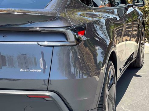 Used 2026 Tesla Model Y Long Range AWD/4WD image 65