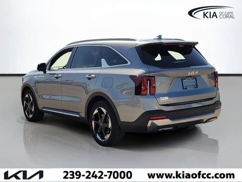Certified 2025 Kia Sorento SX Prestige AWD/4WD image 4