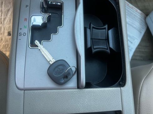 Used 2010 Toyota Camry SE image 23