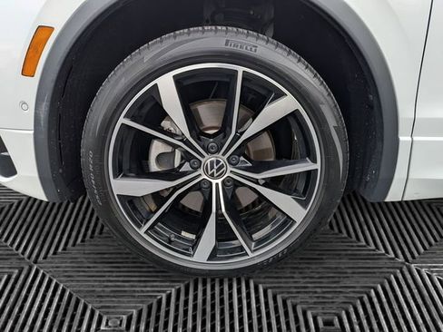 Used 2022 Volkswagen Tiguan SEL R-Line image 9