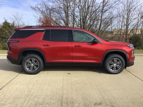New 2026 Chevrolet Traverse LT w/ Enhanced Driving Package FWD image 2