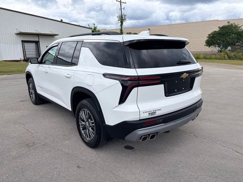 Used 2024 Chevrolet Traverse LT FWD image 4