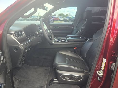Used 2024 Jeep Wagoneer 4WD w/ Premium Group I image 5