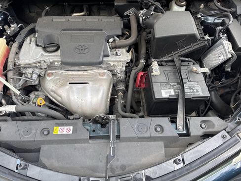 Used 2018 Toyota RAV4 LE w/ All Weather Liner Package AWD/4WD image 20