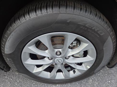 Certified 2026 Chrysler Pacifica Limited FWD image 10